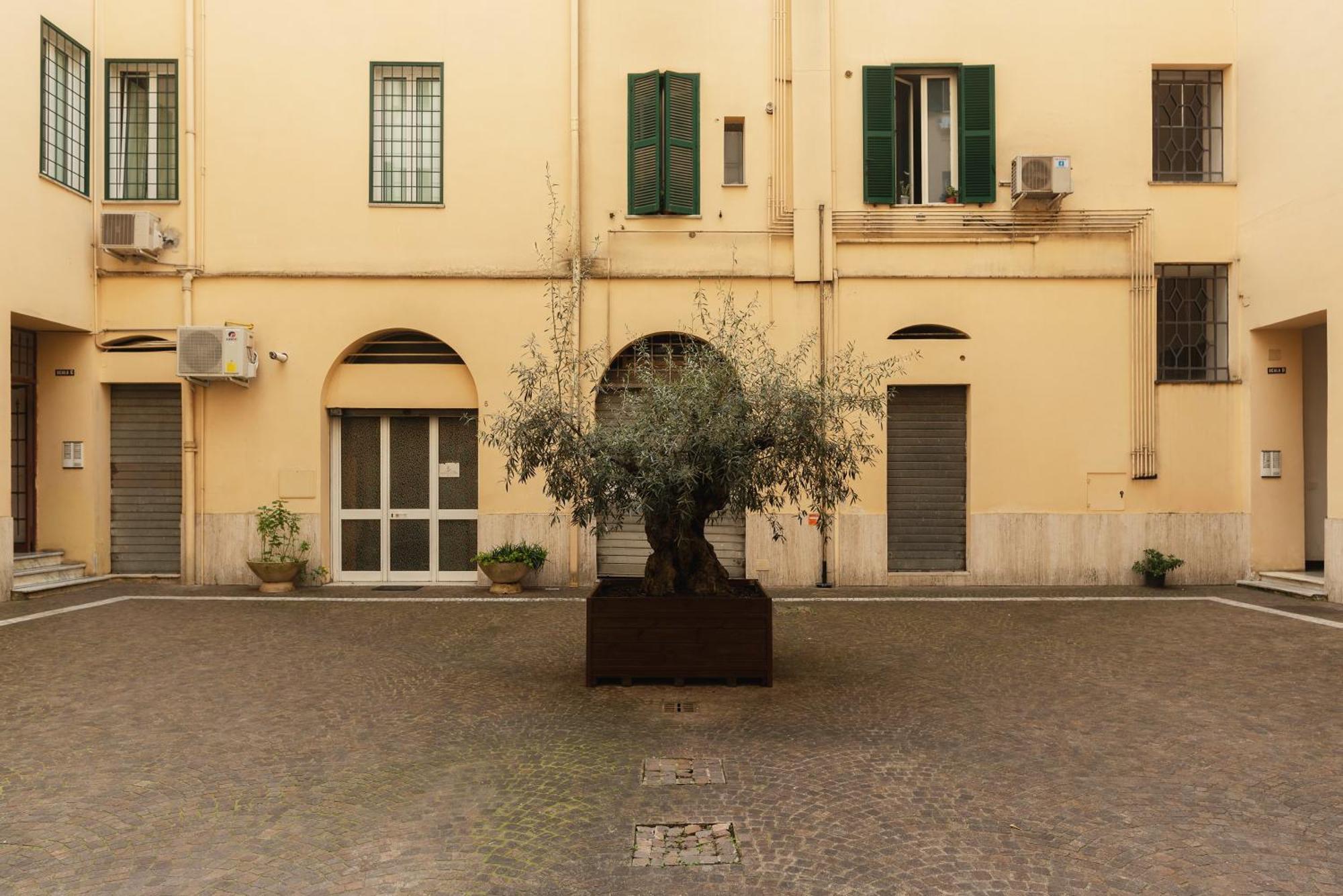 Apartment Accogliente E Colorato, A Pochi Passi Dal Colosseo - Fromhometorome Rom